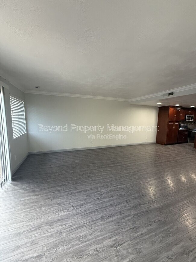 Building Photo - 8535 Paradise Valley Rd