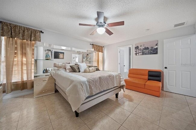 Building Photo - 3304 Amberley Park Cir