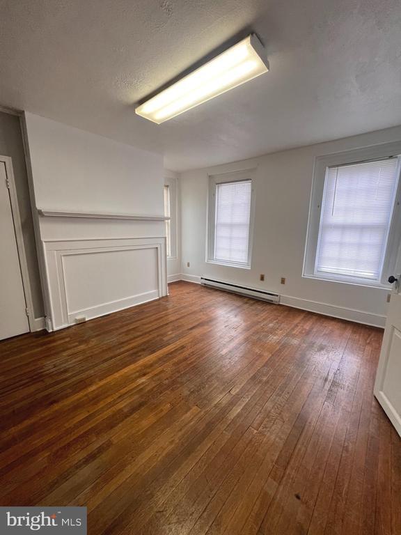 Building Photo - 400 E Washington St