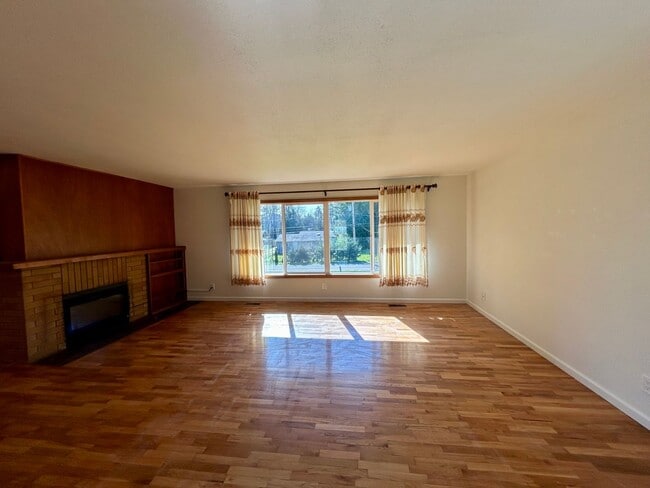 Building Photo - 1XMC3222