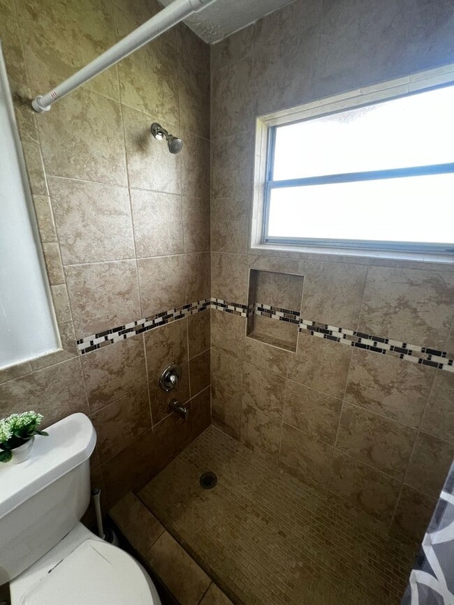 Building Photo - 3 BEDROOM 2 BATH CONVENIENTLY LOCATED WITH A TROPICAL OASIS IN THE BACK YARD!