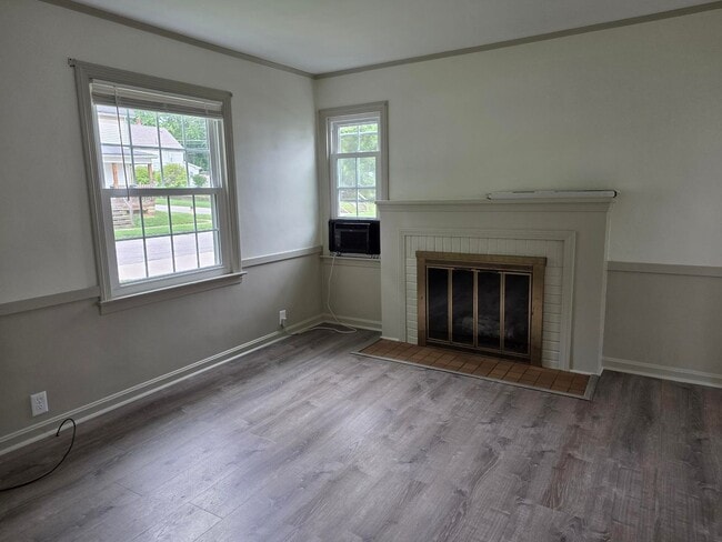 Building Photo - 2 bedroom 1 bath single family home