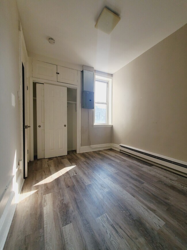 293 Griffith St 7 - 295 Griffith St