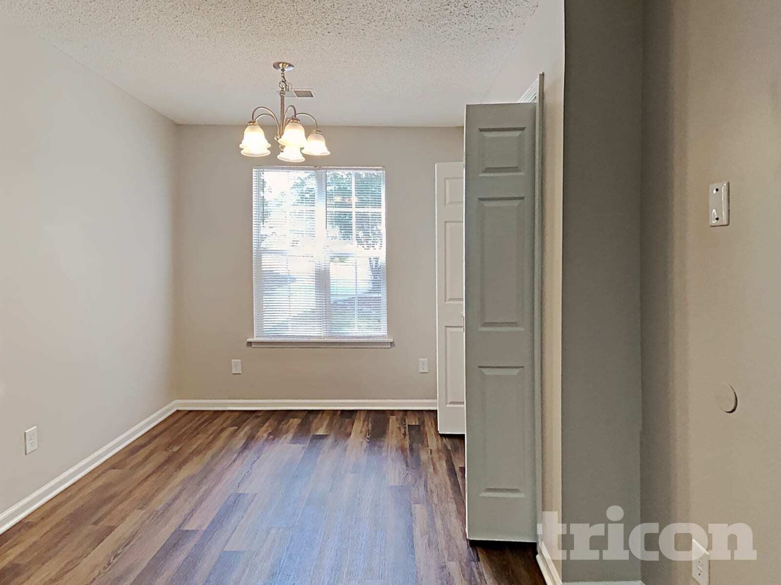 Building Photo - 111 Sweet Thorne Rd