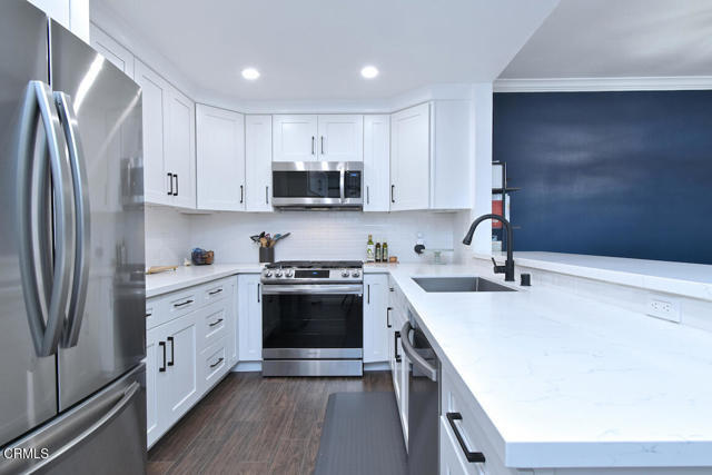Building Photo - 5534 Encino Ave