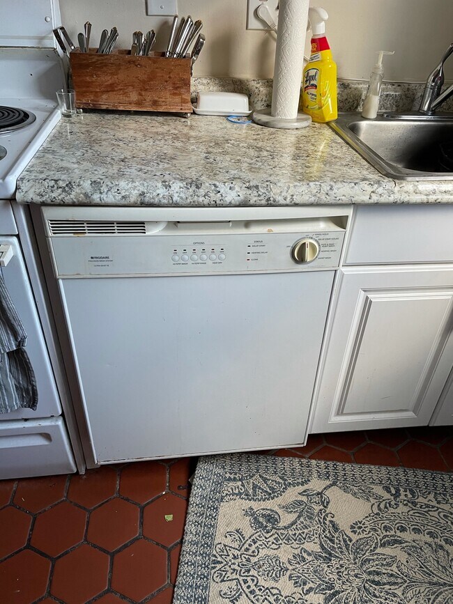 Building Photo - 4 Cypress St