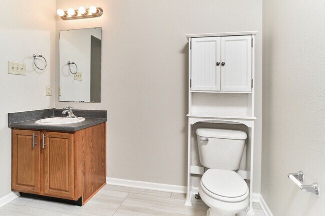 Building Photo - 3 BD + Loft in HSE Schools!