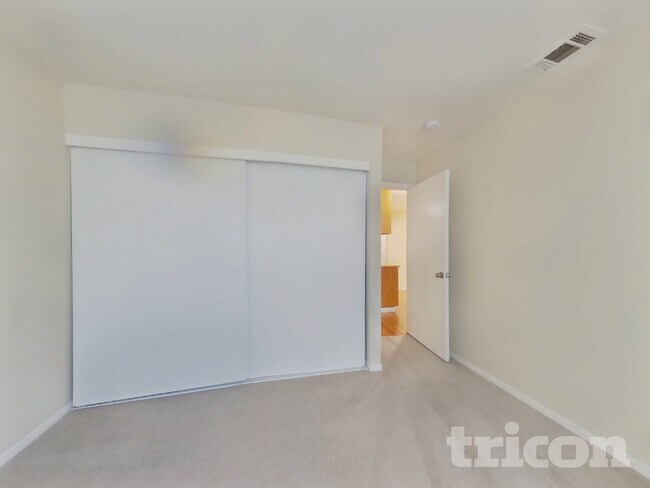 Building Photo - 715 Lotz Way