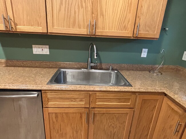 Building Photo - 3349 Ainslie Street