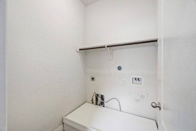 Building Photo - 8218 Silver Lure Dr