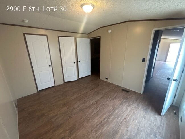 Building Photo - 2900 E 6th Ave