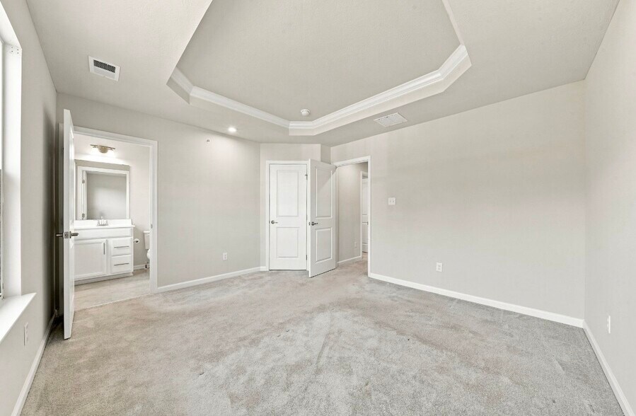 Building Photo - 233 Chesna Dr