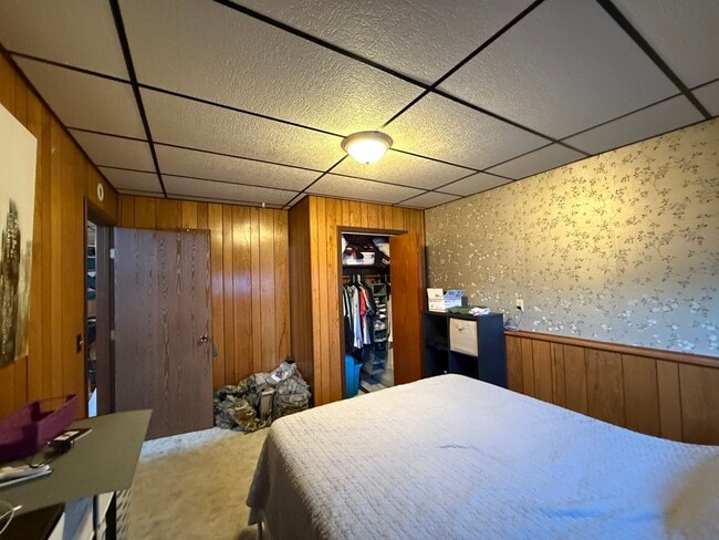 Building Photo - 4-bedroom home in Fairbanks / Dog friendly / Natural Gas