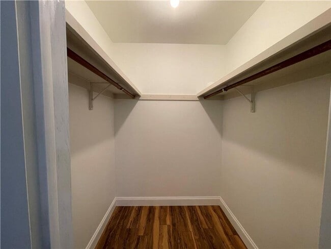 Building Photo - Gorgeous 3-Bed, 2.5-Bath Retreat Near Veterans Park