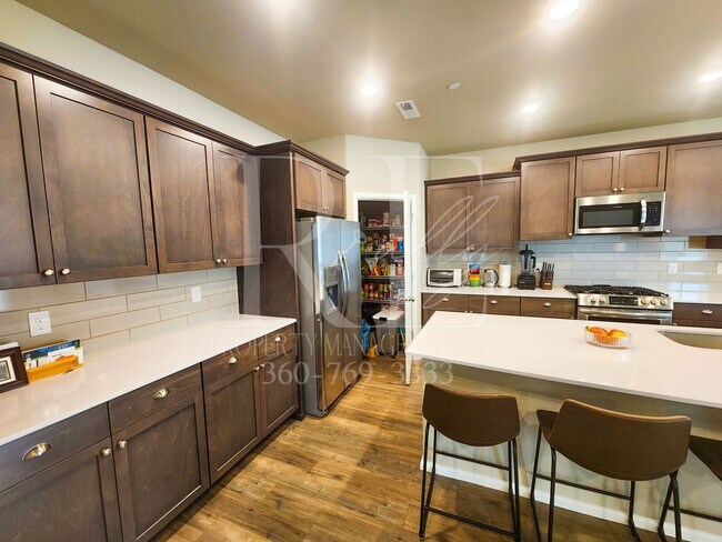 Building Photo - Extra Large Premium Built 4bd