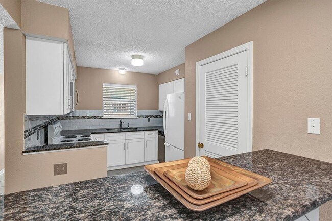 Building Photo - 104 Lakeview Terrace