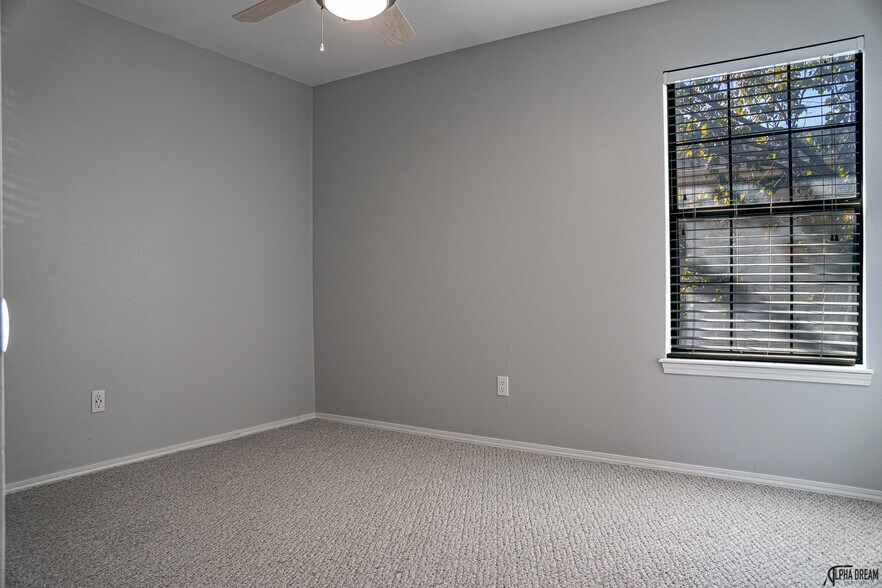 Building Photo - 1370 Oakland Ave