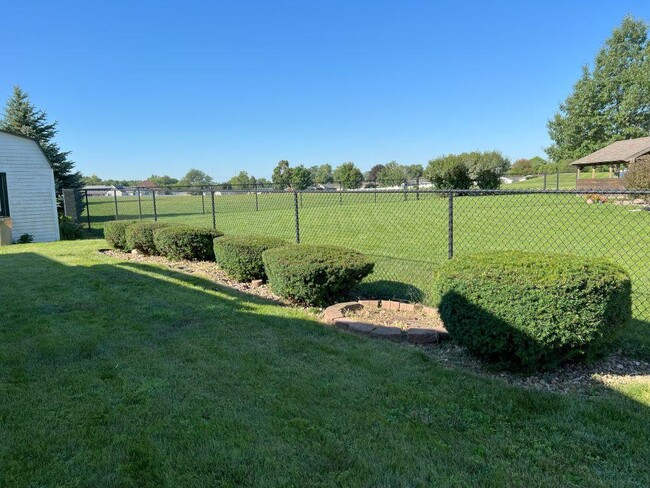 Building Photo - 1602 Meadow Ln