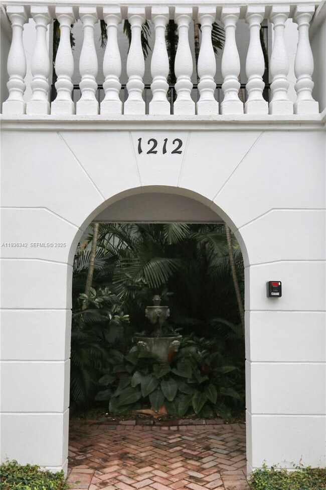 Building Photo - 1212 SE 2nd Ct