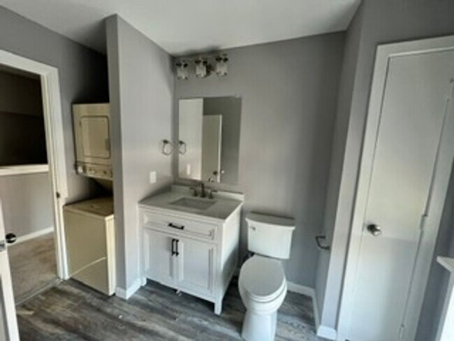 Building Photo - Beautifully Renovated 2 Bedroom in Emmaus!