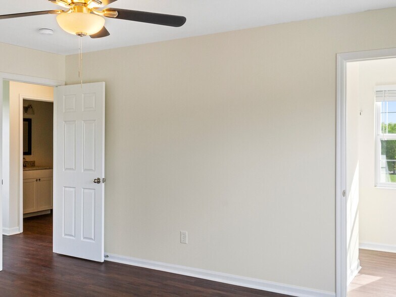 Building Photo - 7694 Hillsdowne Cir