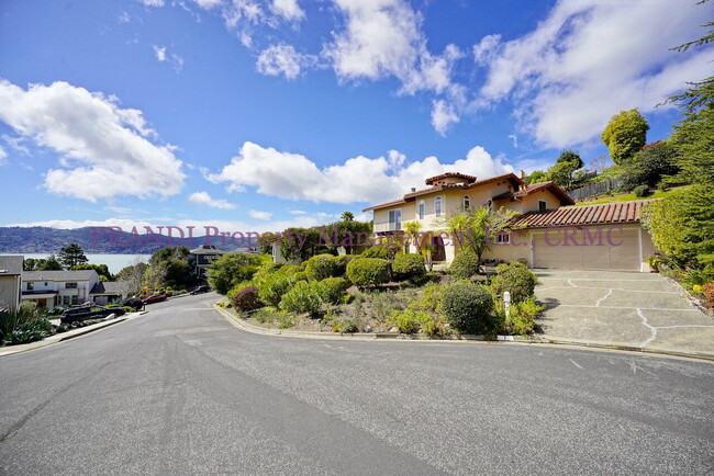 Building Photo - Mediterranean Style Home on Cul De Sac wit...