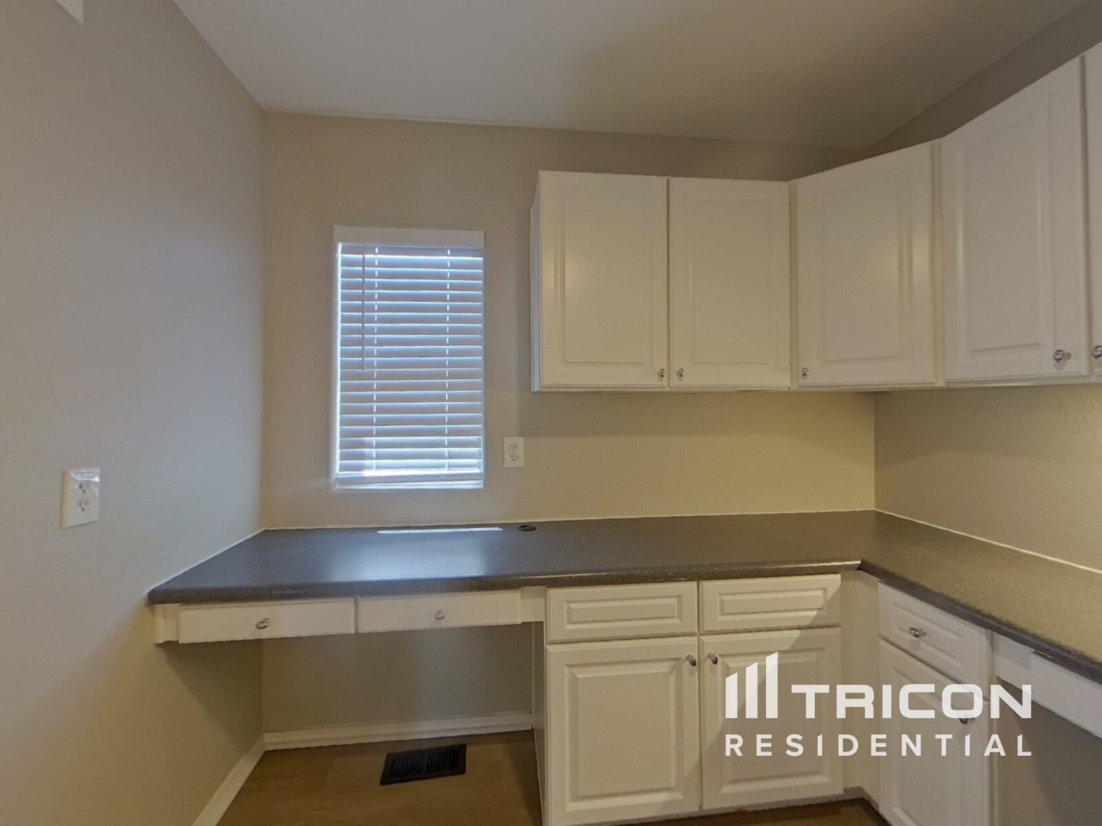 Building Photo - 6659 Silverwind Cir
