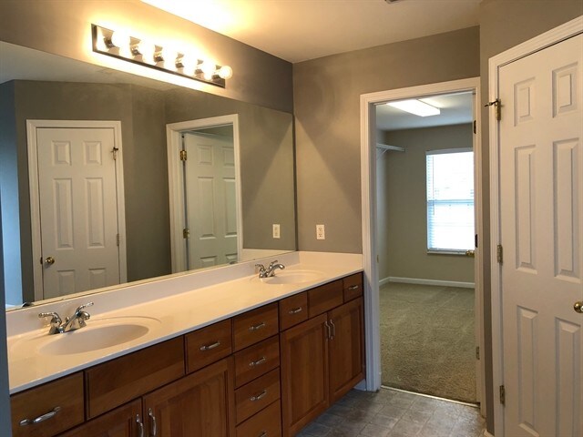 Building Photo - 1010 Tanyard Springs Dr