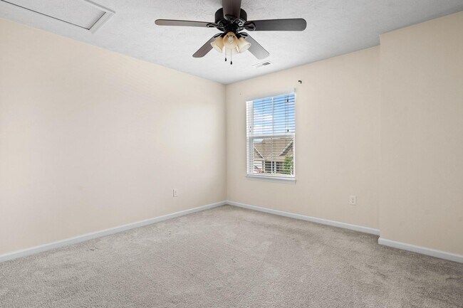 Building Photo - 2214 Larkspur Dr