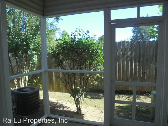 Building Photo - 2 br, 2.5 bath House - 110 Humberside Dr.