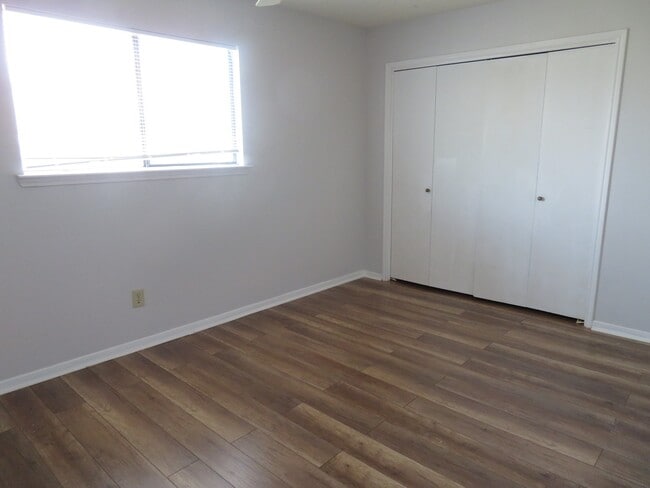 Building Photo - 12824 Westpark Dr