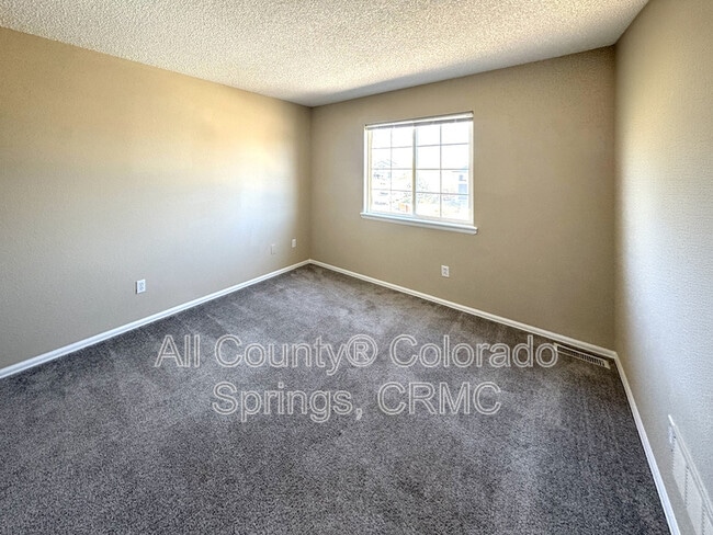 Building Photo - 5048 Weaver Dr