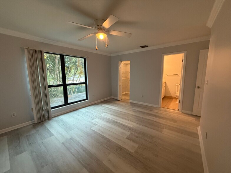 Primary Photo - 814 Sandtree Dr