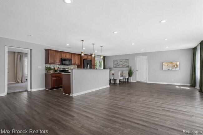 Building Photo - 2905 W Hickory Grove Rd