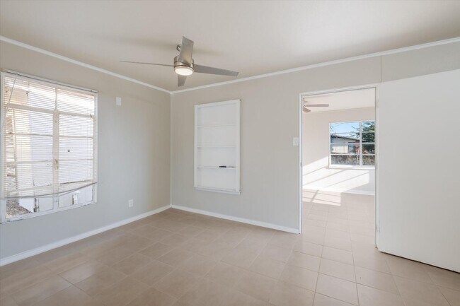 Building Photo - 351 Pool Dr