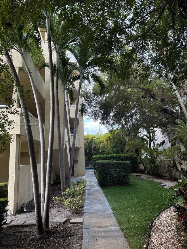 Building Photo - 5839 SW 74th Terrace