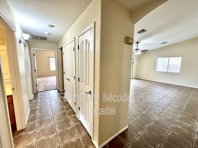 Building Photo - 43385 W Chisholm Dr