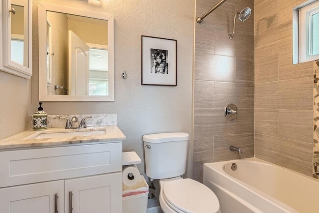 Building Photo - 10815 Lambert Cir
