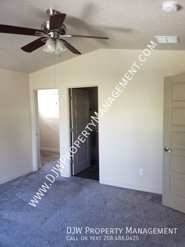Building Photo - 3004 N LeBlanc Way