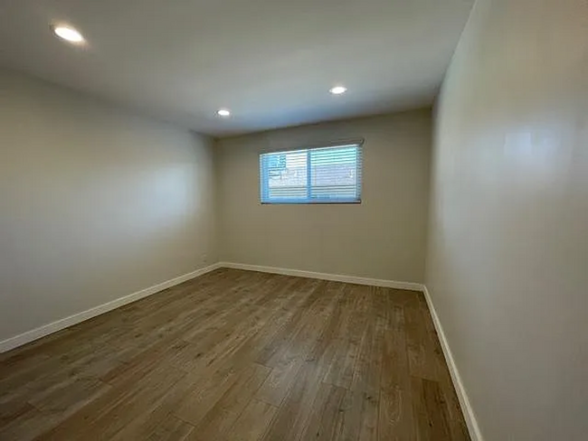 Building Photo - Newly Renovated 1Bed 1Bath