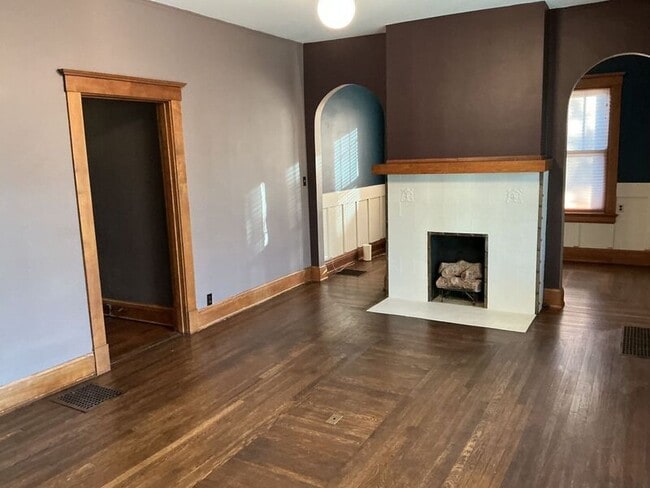 Building Photo - 1914 Hopkins Ave