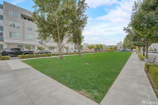 Building Photo - 451 Donahue St