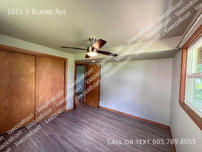 Building Photo - 1011 S Blaine Ave
