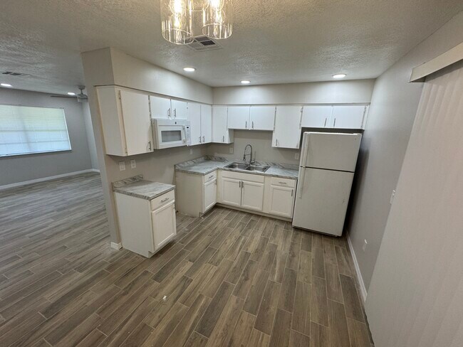 Building Photo - 21512 Campbell Dr