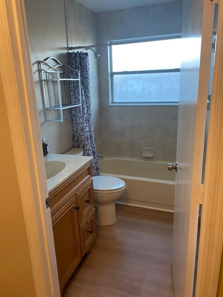 Building Photo - 1413 Abberton Dr