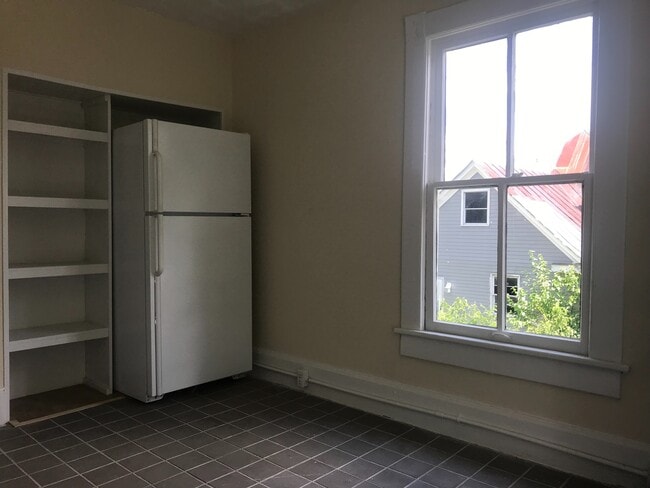 Building Photo - 1207 N Craven St
