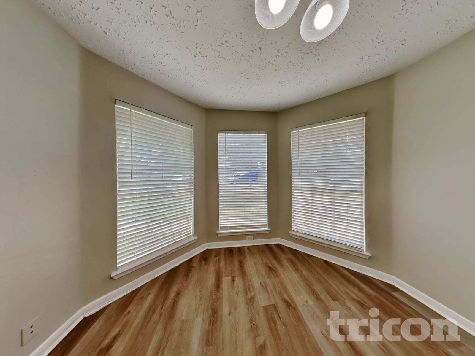 Building Photo - 2013 Greenwood Dr