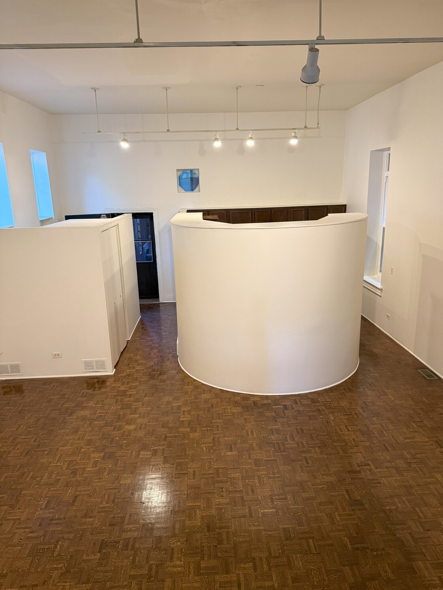dinning room looking into kitchen - 2059 N Clifton Ave
