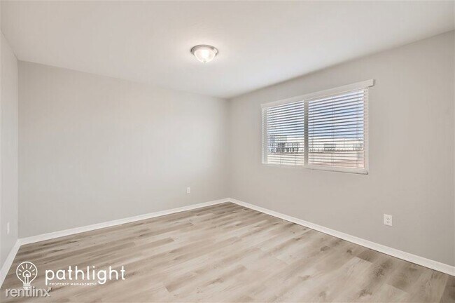 Building Photo - 4 br, 2.5 bath House - 12042 W Fillmore St...