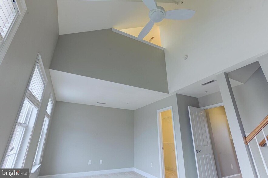 Building Photo - 833 Ramsay St